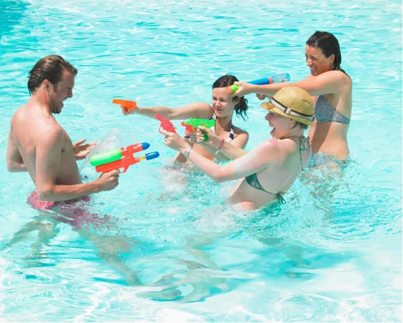 室內泳池什么“咖位”？居然用專業定制的除濕機?。?！